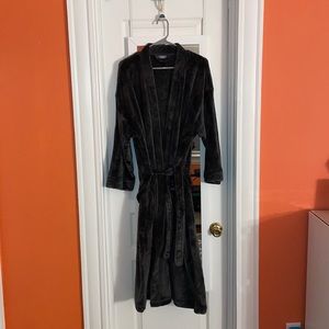 NWOT ULTA Dark Gray Plush Unisex Robe
